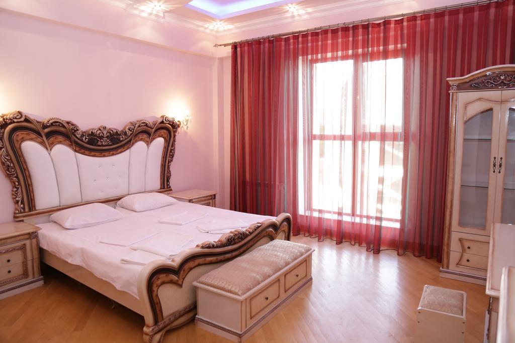 יירבאן Vip Apartment Next To Republic Square מראה חיצוני תמונה