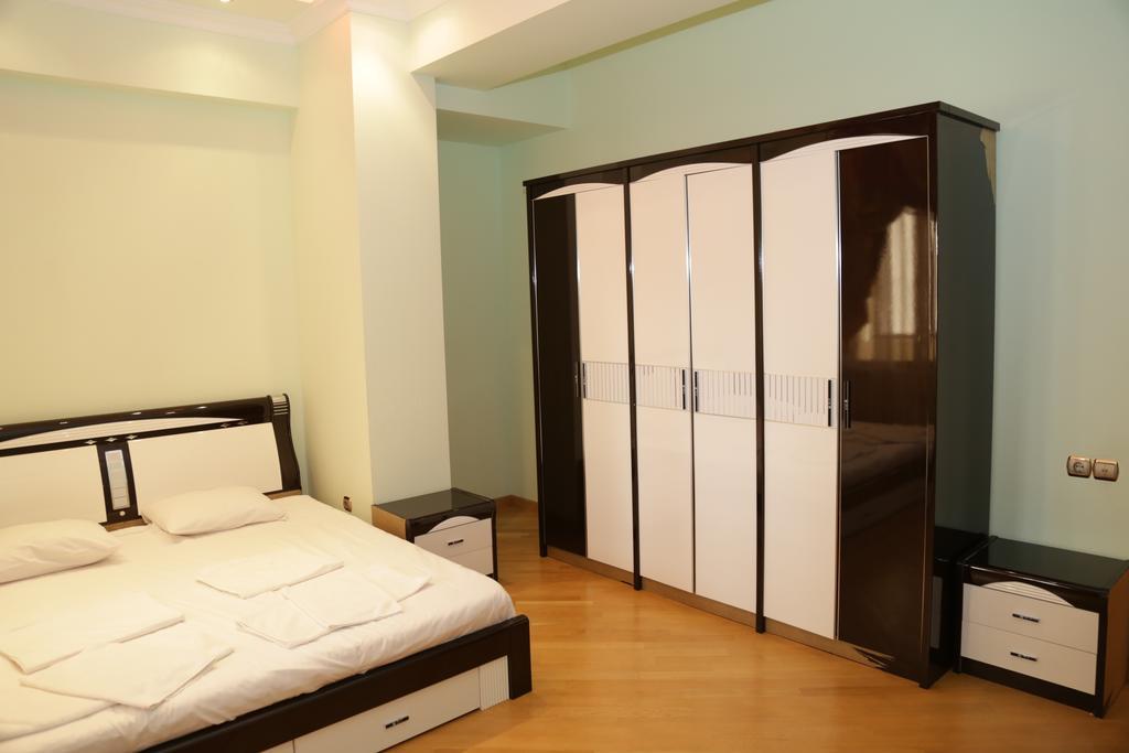 יירבאן Vip Apartment Next To Republic Square מראה חיצוני תמונה