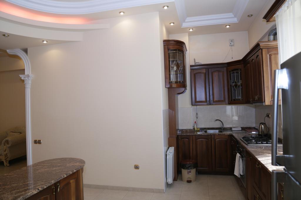 יירבאן Vip Apartment Next To Republic Square מראה חיצוני תמונה