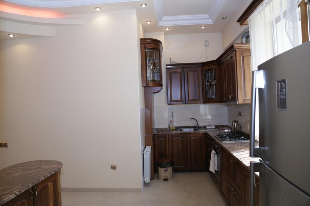 יירבאן Vip Apartment Next To Republic Square מראה חיצוני תמונה