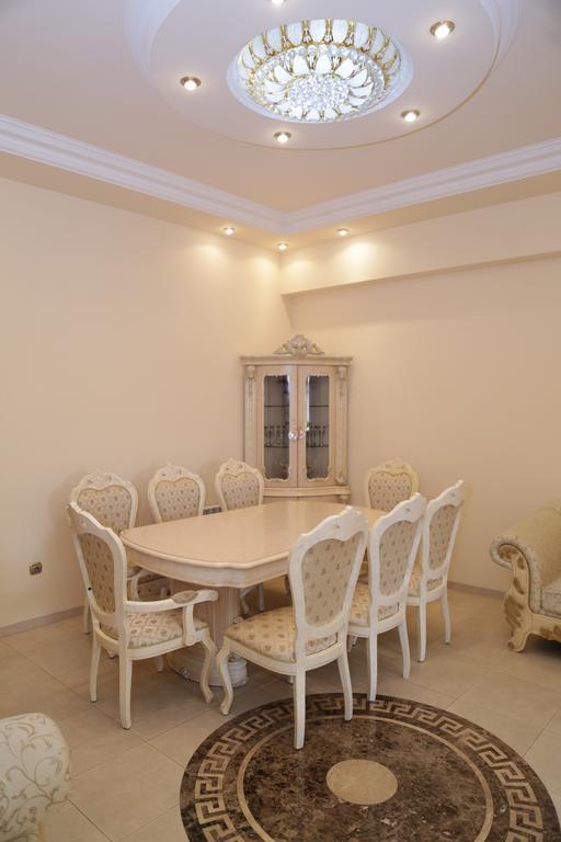 יירבאן Vip Apartment Next To Republic Square מראה חיצוני תמונה