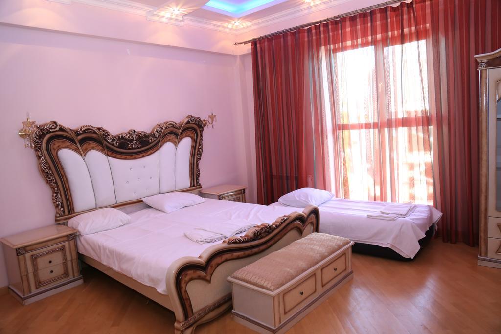 יירבאן Vip Apartment Next To Republic Square מראה חיצוני תמונה